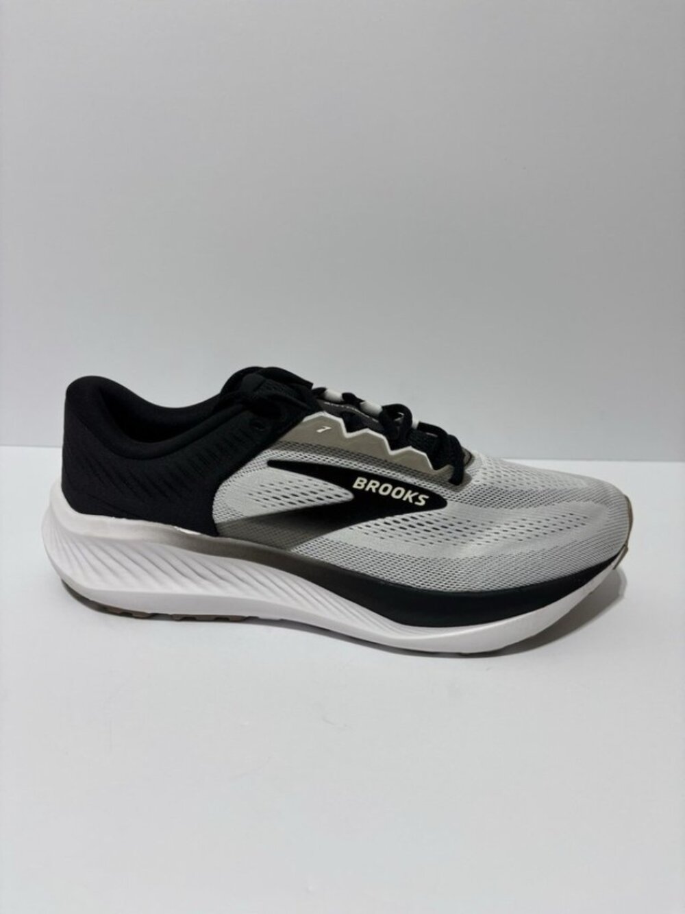 Brooks Men’s Anthem 8, White/Black Running Shoes, Size 12 Wide